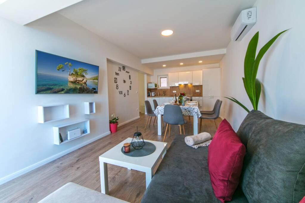Apartman Macan Брела Екстериор снимка